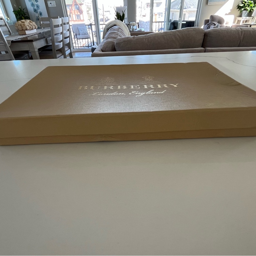 Burberry 100% Cashmere Giant Check Scarf Red, Black & White w/ Box - Worn Once - Picture 8 of 13